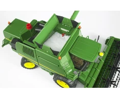 Žaislinis kombainas Bruder John Deere (02132)