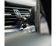 „Swissten“ magnetinis automobilinis laikiklis „MagRide“ su belaidžiu įkrovikliu „Qi2 15W“ (suderinamas su „MagSafe“)