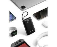 „Swissten Voltbox“ 35 W išorinė baterija (30000 mAh) su integruotais USB-C ir „Lightning“ laidais