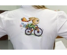 MP Studia Beldizart Vandenyje tirpus drobės kryželių siuvinėjimo rinkinys "Bunny cyclist" SV-804