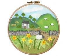Bothy Threads Felt Embroidery "Host Of Golden Daffodils" EFE5 15x15 cm