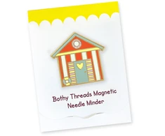 Bothy Threads Needle Minder "Beach Hut" XA73 3.5x3.5 cm