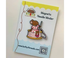 Bothy Threads Needle Minder "Sewing Mouse" XA20 4x4 cm