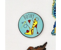 Bothy Threads Needle Minder "Sewing Shoe" XA19 4x4 cm
