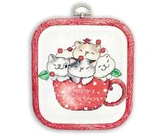 LetiStitch luca S Siūlų kryželiu rinkinys "Meowy Christmas" - su įtrauktu raudonu lankelis 11x9cm SLETIL8080