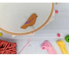 Kind Fox by Wizardi Yuliya Ausianikava ind. veikla pgl. pazyma Nr. 1201908 Magnetinis adatos laikiklis. Paukštis violetinis KF059/200-3