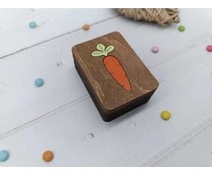 Kind Fox by Wizardi Yuliya Ausianikava ind. veikla pgl. pazyma Nr. 1201908 Medinė dėžutė. Morkytė KF057/32
