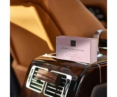 Automobilio kvepalų rinkinys Cherry Blossom &amp; Rice Milk (laikiklis + 2x3 g papildymas) Rituals The Ritual of Sakura Life Is A Journey Car Perfume