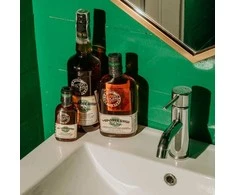 Daugiafunkcė priemonė vyrams 3 in 1: stiprinamasis šampūnas, kondicionierius ir kūno prausiklis viename 18.21 Man Made Wash Spiced Vanilla, 946 ml