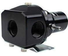 Aeromotive Aeromotive „Extreme Flow EFI“ kuro slėgio reguliatorius 5–8 barai ORB-10, juodas