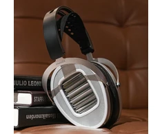 „Ananda“ pristatė „Hifiman“ ausines – atviro tipo plokštumines ausines