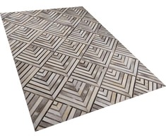 Beliani Odos skiautės kilimas 140 x 200 cm rusvai gelsvas TEKIR
