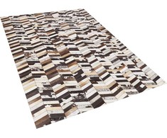 Beliani Odos skiautės kilimas 140 x 200 cm rudos spalvos AKYEL