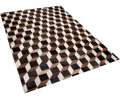 Beliani Odos skiautės kilimas 140 x 200 cm rudos spalvos ALPKOY