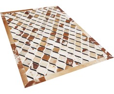 Beliani Odos skiautės kilimas 140 x 200 cm rudos spalvos SERINOVA