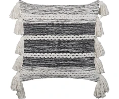 Beliani Lumarko Cotton dekoratyvinė pagalvė su kutais 45 x 45 cm juodai balta ROCHEA!