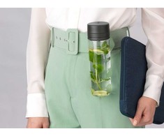 Gertuvė Brabantia BRABANTIA Make &amp; Take vandens butelis su sieteliu tamsiai pilkas 148842