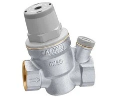 Caleffi Slėgio reguliatorius – pasviręs modelis su galimybe prijungti 1/2 colio slėgio manometrą, skirtas darbui aukštoje temperatūroje