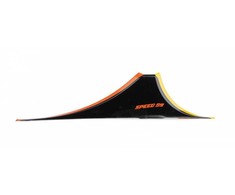 Carrera RC greitaeigis automobilis su rampa