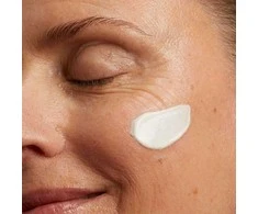 Clarins Nutri-Lumière Spf15 Day Kreminis, 50 ml
