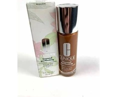 „Clinique Beyond Perfecting Paraben-Free Matte Finish“ skystas makiažo pagrindas ir kaukė 2-in-1, 28 gvazdikėliai, 30 ml