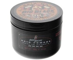 „Cock Grease Ultra Hard The Big Juodas XXXX“ plaukų formavimo pomada, suteikianti plaukams ryškumo ir tekstūros, stiprios fiksacijos, 100 g