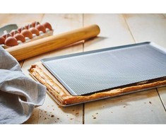 De Buyer Blacha do pieczenia 40X30cm perforowana INOX