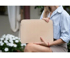 BALTAN Odinis dėklas su zamkiem do MacBooka Air 15" M5 smėlio sp.