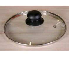 Stikliniame dangtelyje yra 22 cm DOMOTTI oro išleidimo anga