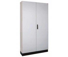 Eti Polam 001325504 Atskirai pastatomas metalinis korpusas su montavimo plokšte IP55 I klasė RAL7035 (1050x1850x300) su 100mm cokoliu HXS300 4-12 PH1V1 001325504