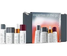 „Expertise On The Go“ rinkinys „Dermalogica“: kasdienis glikolinis valomasis veido gelis, 30 ml + kasdieniai mikrofoliant šveičiamieji šveičiamieji milteliai, 13 g + „Biolumin-C“ vitamino C skaistinamasis serumas veidui, 10 ml + „Dynamic Skin Retinol“ raukšles slopinantis serumas veidui.