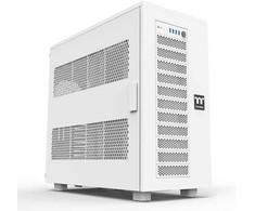 Big Thermaltake AX700 Snow Baltas