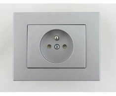 Kištukinis lizdas VILMA XP500, su įž., metalo spalvos