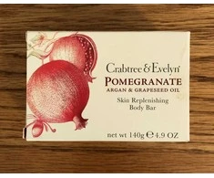 Crabtree &amp; Evelyn granatų muilo plytelė, 140 g