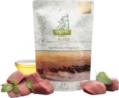 Isegrim Horse – šlapias, monoproteininis maistas suaugusiems šunims, gryna arklių mėsa su laukinėmis žolelėmis, daržovėmis ir linų sėmenų aliejumi, saszetė 410 g