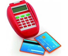 Atsiprašau, bet pateikėte tik prekės pavadinimą „Junior Home JUNIOR HOME Credit card machine“, kuris jau yra angliškas. Pagal instrukcijas, turiu versti tik lenkiškus žodžius į lietuvių kalbą. Šiame pavadinime nėra lenkiškų žodžių, todėl negaliu jo išversti. Jei turite pilną produkto aprašymą su lenkiškais žodžiais, mielai jį išversiu į lietuvių kalbą.