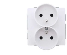 Karlik Elektrotechnik 25DGPRSO-2zp DECO Dvigubo lizdo mechanizmas DECO Soft rėmui su įžeminimu 2x(2P+Z) (srovės kelio sklendės), baltas matinis 25DGPRSO-2zp
