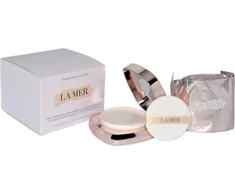 „La Mer Light“ kompaktiškas makiažo pagrindas („The Luminous Lifting Cushion Foundation“) 24 g, „Whirl Honey“