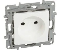 Legrand 764538 NILOE Lizdas vienvietis 2P 16 A 250 V su langinėmis balta 764538