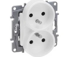 Legrand Niloe Selection Socket 2 x 2p+su keliems kadrams (su sklendėmis, varžtiniais gnybtais) perlas 762442