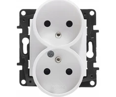 Legrand 863134 Niloe Step Lizdas maitinimo blokas dvigubas 2x2P+Z keliems rėmams, varžtiniai gnybtai, su kontaktine sklende balta 863134