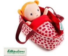 „Lilliputiens Baby in Basket“ su „Aghate“ drabužiais ir antklode