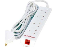 „MicroConnect MC-UKSURGESTRIP4-5M“ viršįtampių apsaugos maitinimo juosta 4 lizdai 5m Baltas