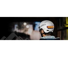 Livall L23 geltonas šalmas 54-58cm su LED/SOS apsauginiu stiklu