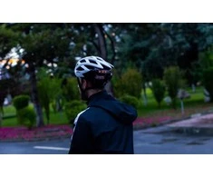 Livall Plento šalmas su „Bluetooth“ ryšiu, 55–61 cm, LED/SOS/interkomu, baltas