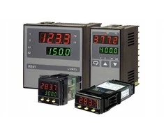 Lumel Programuojamas valdiklis 96x96 4: maitinimo šaltinis 90–264 V kintamoji srovė 1: universali įvestis RE41