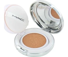 MAC Lightful C+ kompaktiškas makiažo pagrindas „Light Plus Rose“ SPF 50, 12 g
