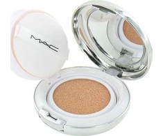 MAC Lightful C+ kompaktiškas makiažo pagrindas „Extra Light Rose“ SPF 50, 12 g