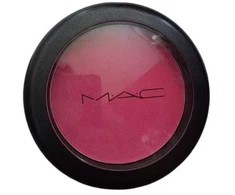 MAC Pro skaistalų pudros papildymas „Devil“, 6 g
