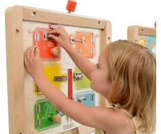 Medinė manipuliacinė sieninė lentelė MASTERKIDZ